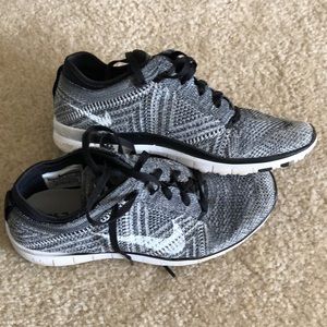 Nike free tr fly knit shoes